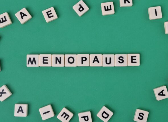 Menopauza: kompletan vodič — od simptoma do dugoročnog zdravlja