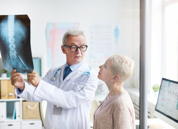 Osteoporoza: prevencija, dijagnoza i lečenje za žene i muškarce