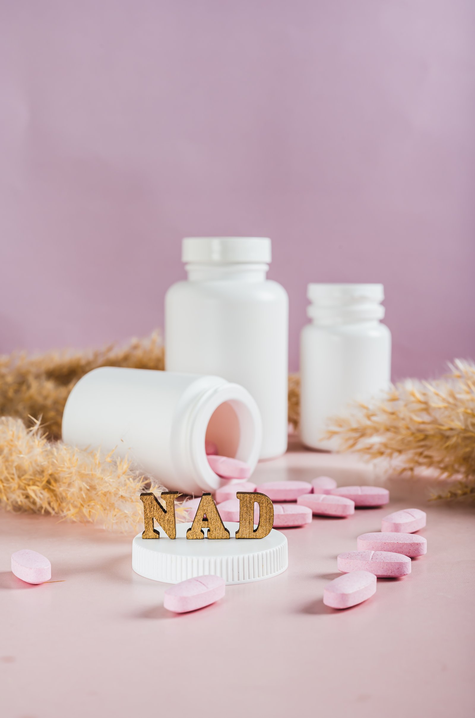 NMN i NAD+ za žene 50+: šta je nauka, šta hajp, šta vredi kupiti